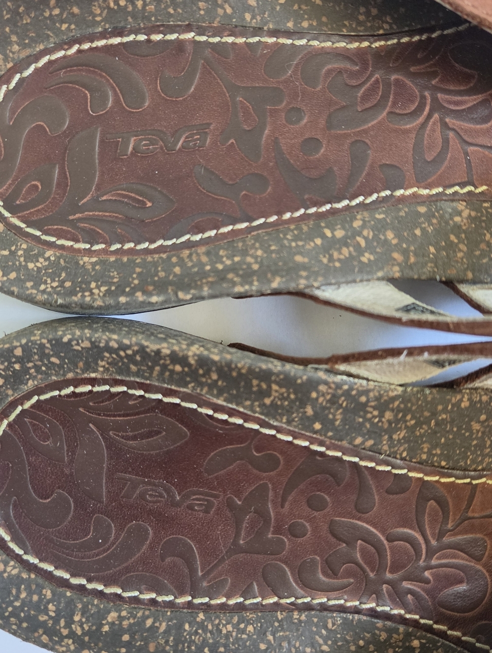Like New! Teva Conchita low Wedge Brown Leather Thong Sandals womens size 8 - Picture 3 of 5